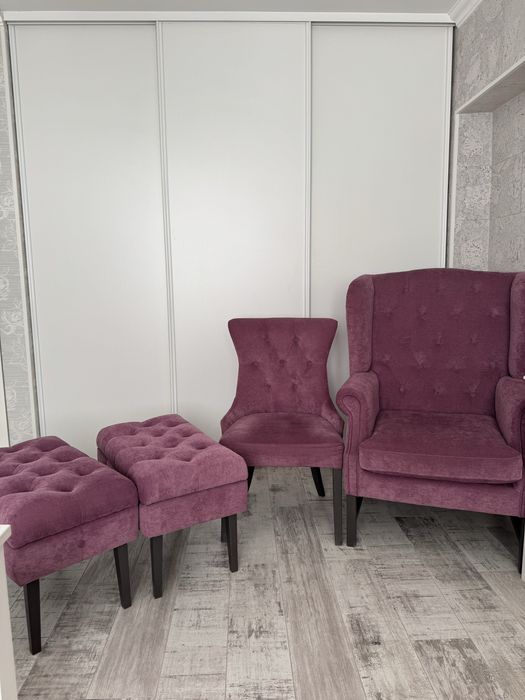 Продам мебель. 2 кресла, 2 банкетки. Хорошее качество. Недорого.