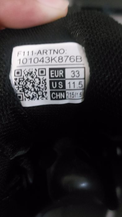 Продам детские кроссовки 33 размер