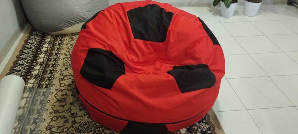 Бин-беги в форме мяча для настоящих фанатов футбола