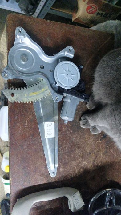 Suzuki Swift механизъм за ел. стъкло