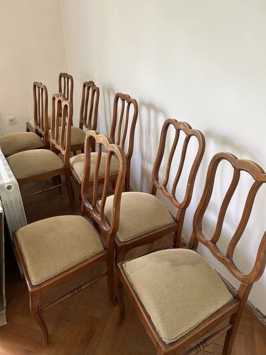 Продавам старинен шкаф и столове