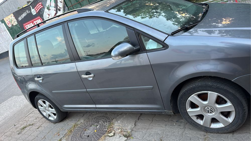 VOLKSWAGEN Touran