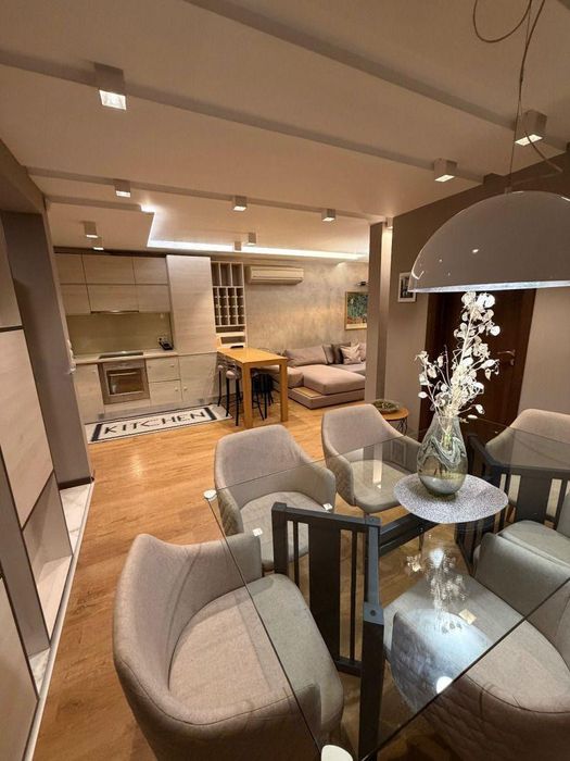 Дава се под наем Тристаен апартамент в София, Изток - 90 кв.м за 1295.4 € - Снимка #1