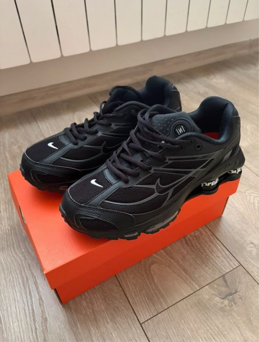 Nike shox x supreme