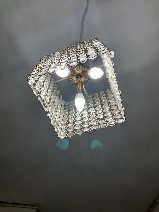 Продам красивую люстру