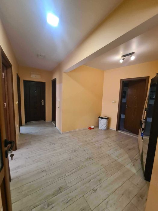 Обзаведен тристаен апартамент в Центъра на гр. Хасково