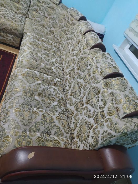 Угалок с столом в хороший состаяние