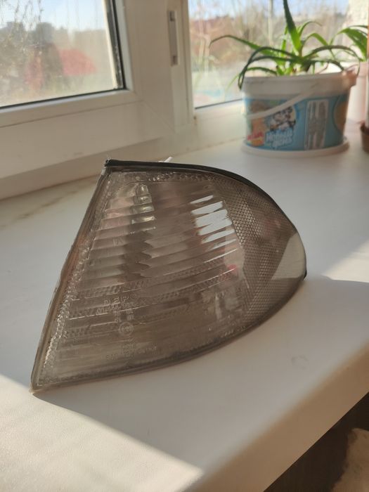 Продам поворотник на BMW E 46