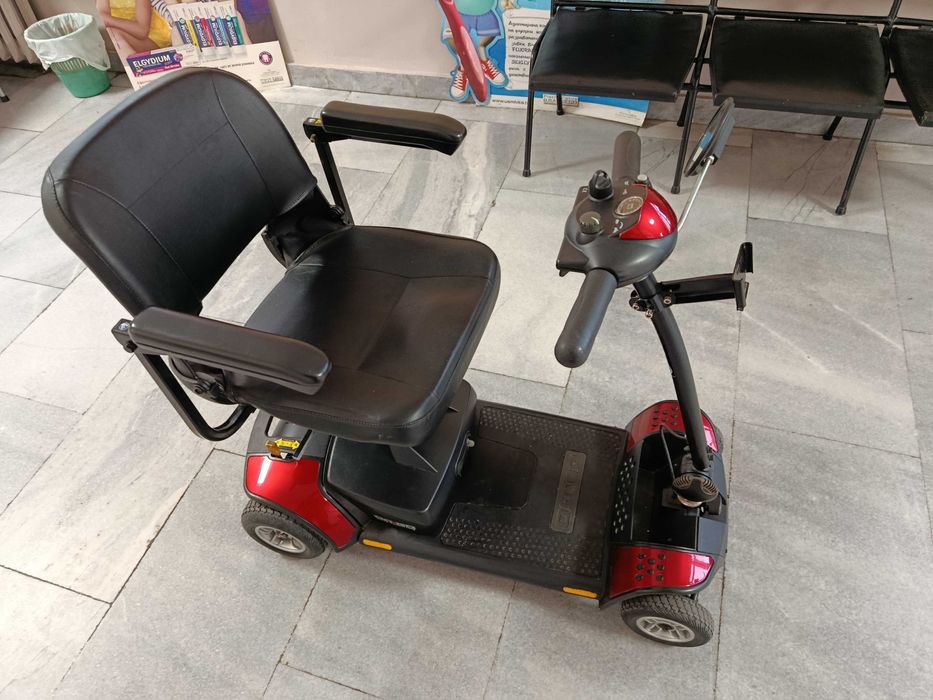 Инвалиден електрически скутер