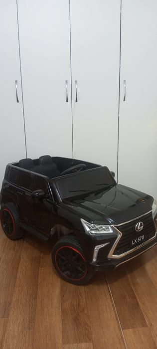 Машинка для детей. LX 570