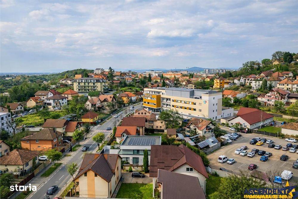 Vila cu potential de pensiune,2 garaje,teren 1.080 mp,strada Marasesti