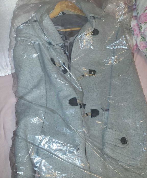 Продавам 1  кожено  яке от естествена кожа и 1  вълнено мъжко палто