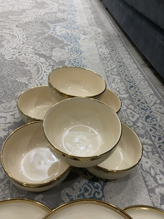 Продам два столовых сервиза!