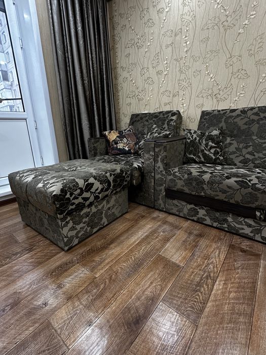 Диван с креслом
