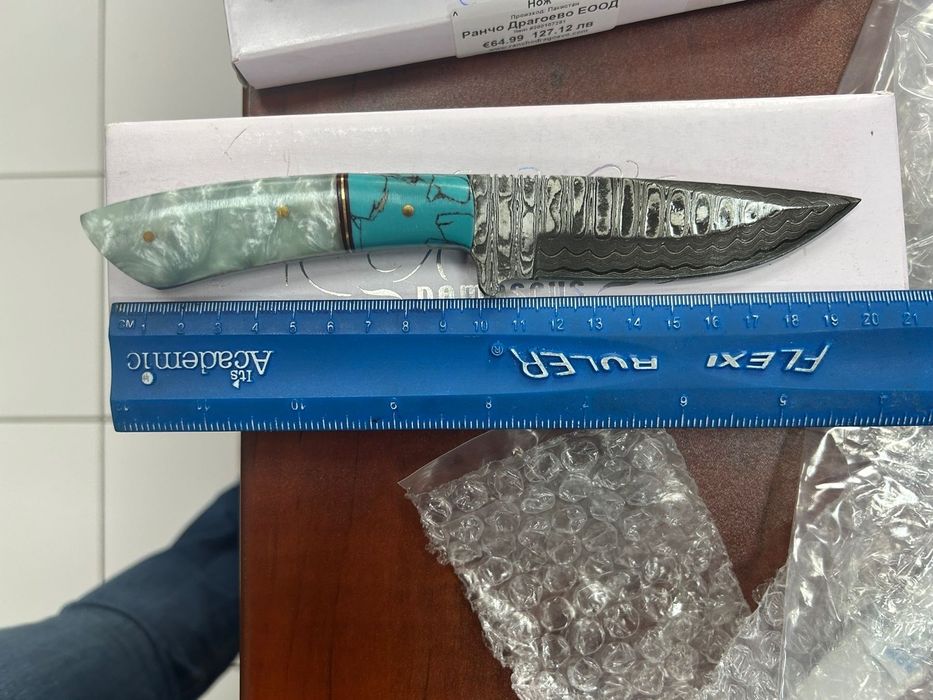 Нож Дамаска стомана с дървена дръжка с рог