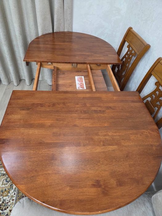 Продам стол со стульями ковер в подарок