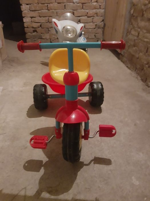 Продавам  детска триколка