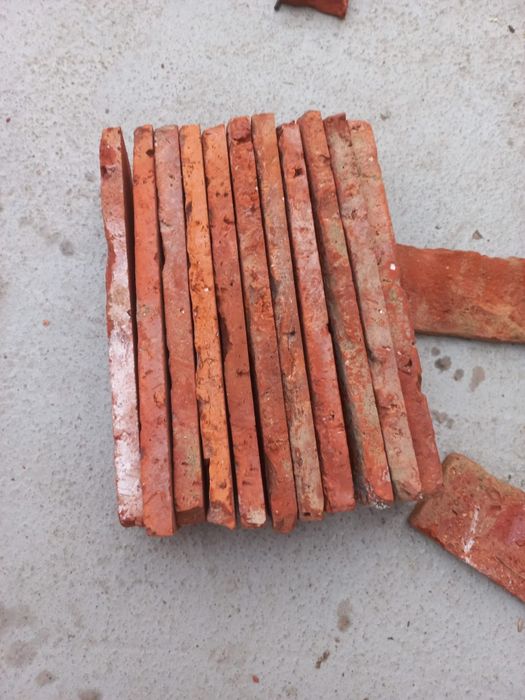 Vând caramida feliata rustica