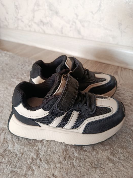 Детские кроссовки