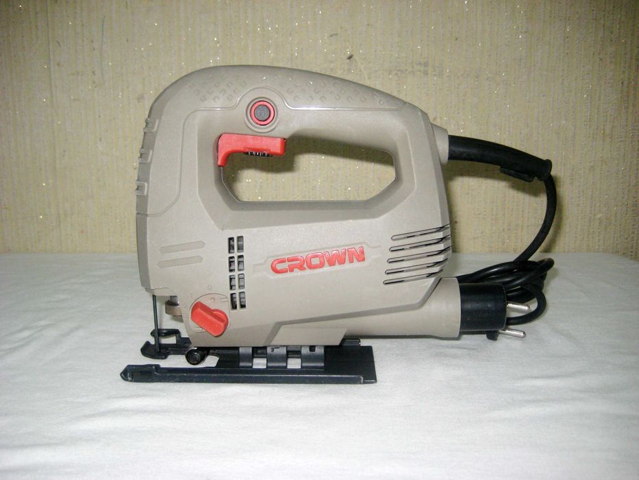 Лобзик CROWN оригинал почти новым состоянии!