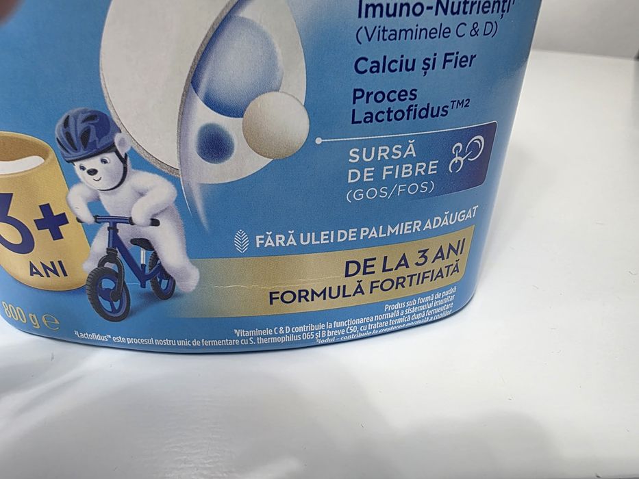 Aptamil 3+, două cutii.