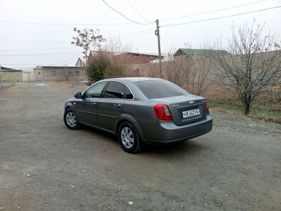 Lasetti sotiladi bir qol minilgan