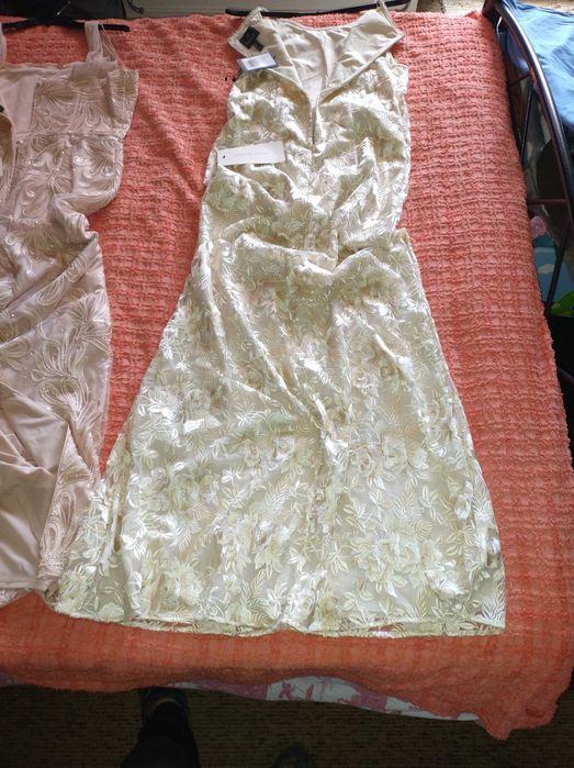 Елегантни Рокли с Уникална Бродерия внос от Англия