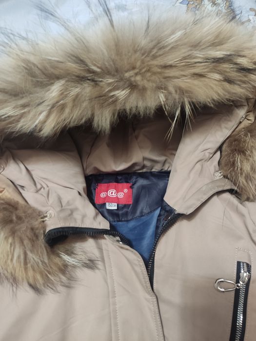 Продам парку на девочку 152 см