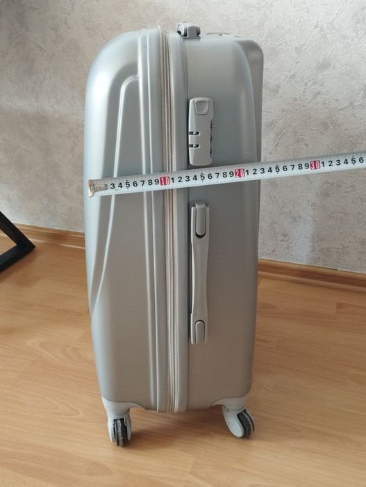 Продаётся чемодан