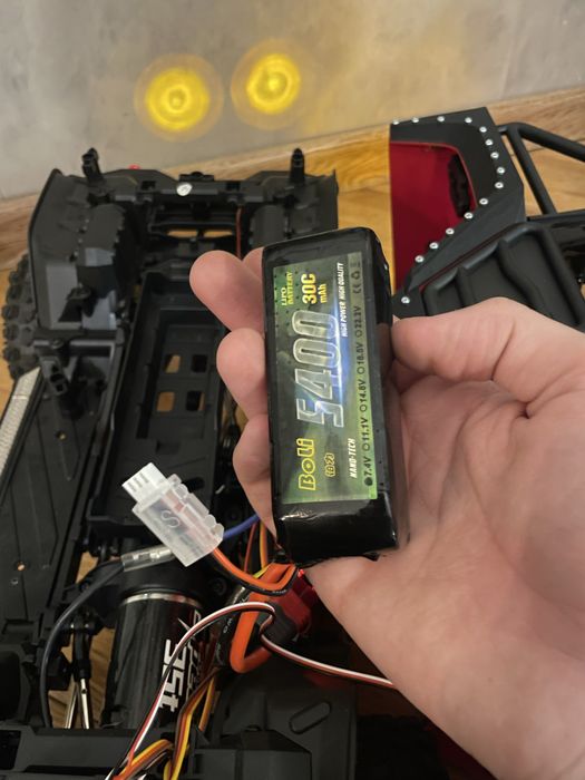 Игрушечный внедорожник