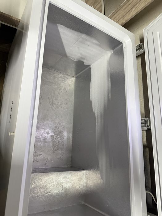 Продам морозильник Hansa 368л