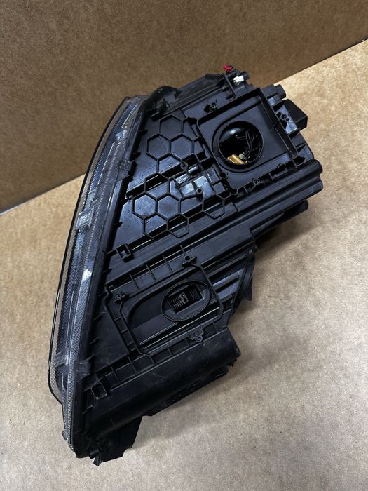 Far stânga bi xenon led skoda yeti.cod:5l1941017.d.