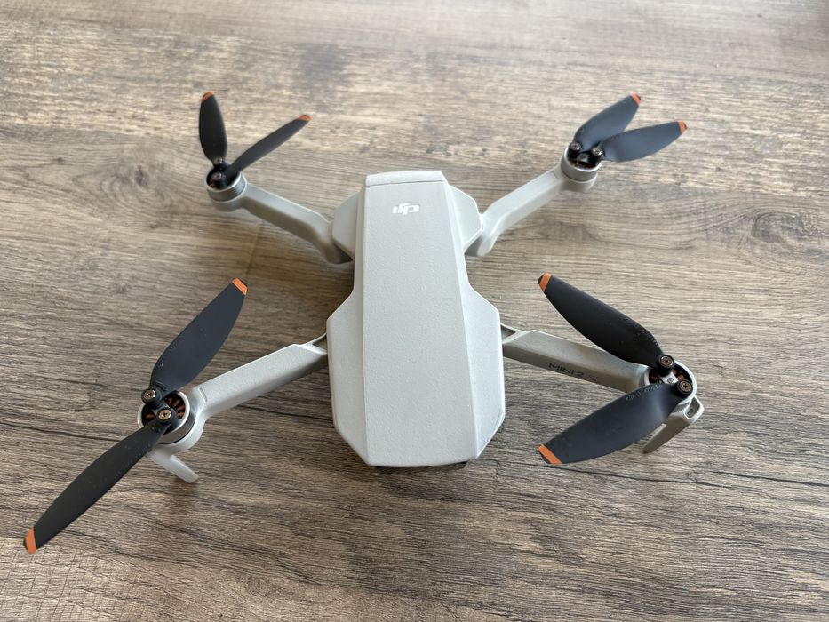 Продавам DJI Mini 2 SE
