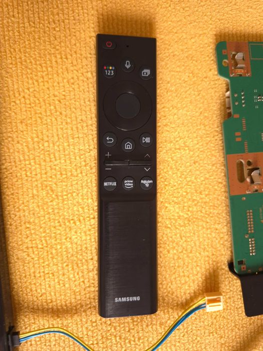 Set componente televizor QLED Samsung 50Q60A 125 cm din anul 2021