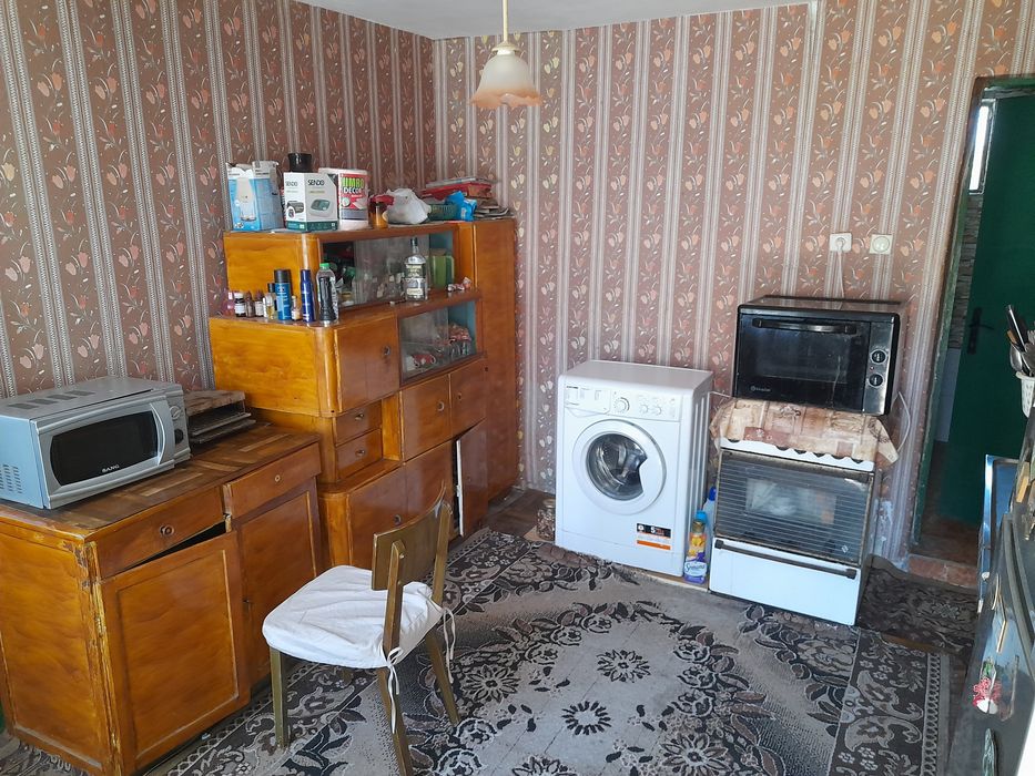 Продавам къща в с. Динковица