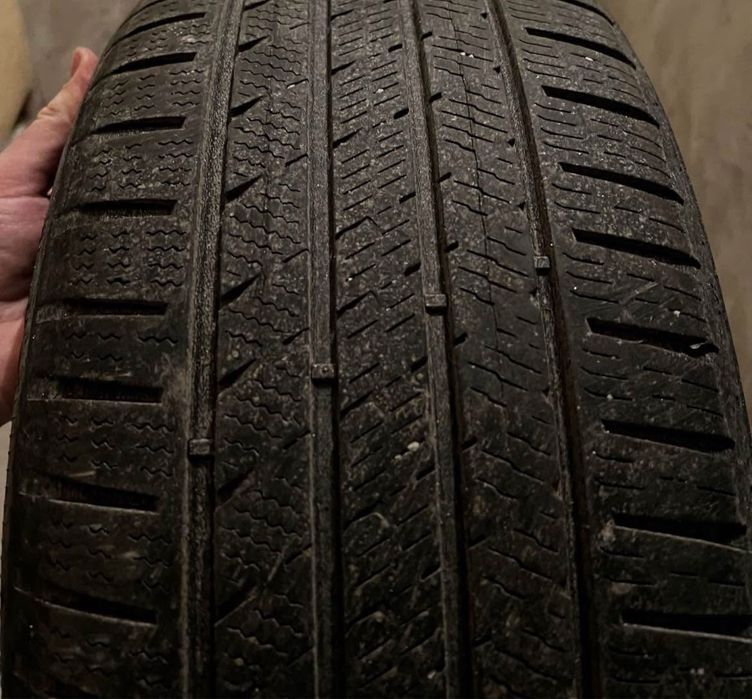 Един брой зимна Vredestein 225/55/17, 10 лв.