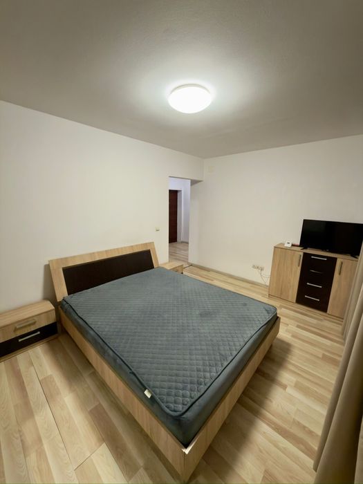 Inchiriez apartament Eso Giroc