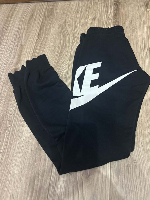 Дамско долнище на Nike XS