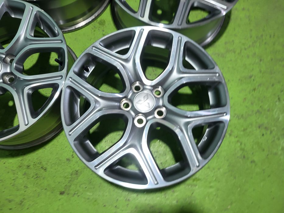 18 5x114.3 Mitsubishi Citroen Peugeot лети джанти 5х114.3