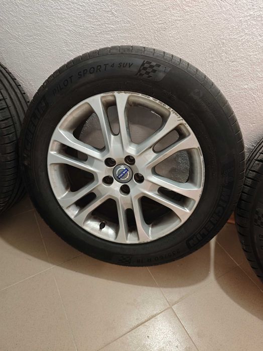 Гуми с джанти Michelin Pilot Sport 4 SUV 235/60 от Волво XC60.