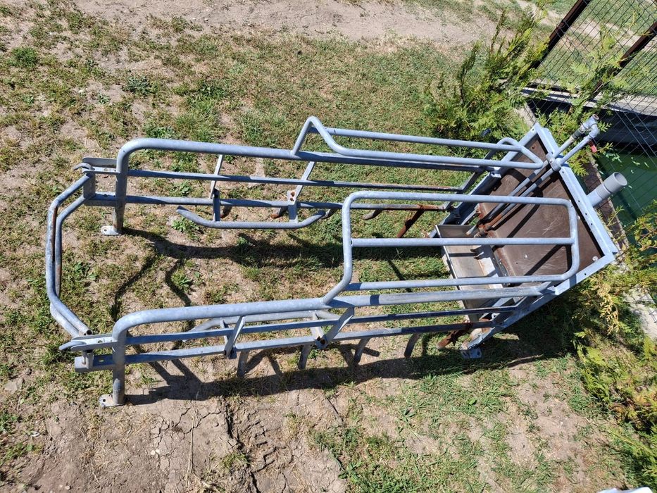 Hrănitoare semiautomate , boxa fatare , grătare 60x40