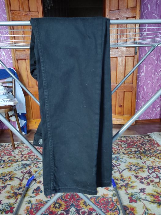 Практически новые джинсы
