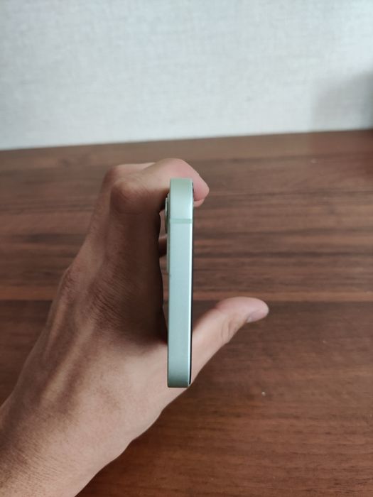 Продам Iphone 12
