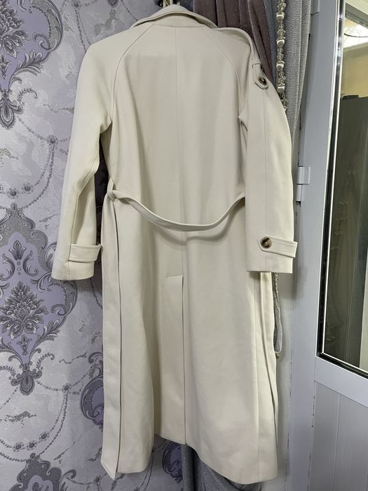 Длинное белое пальто: 1