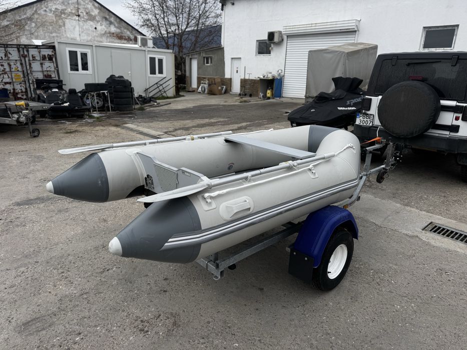 Надуваема лодка с твърдо дъно 3м