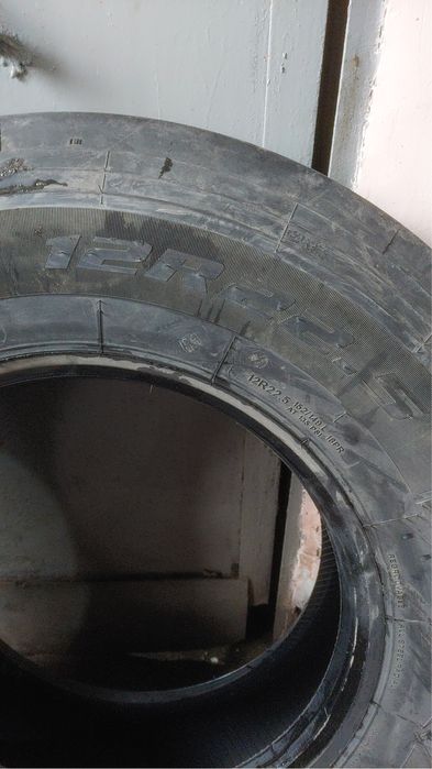 Шины грузовые 12R22.5 - 8 баллонов