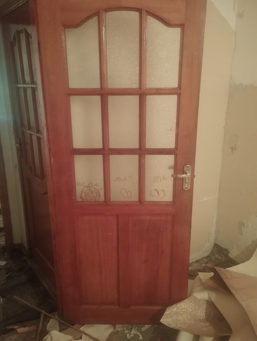 Продам, межкомнатные двери,бу,дерево
