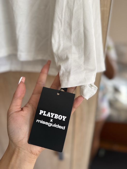 Crop top тениска с камъчета playboy, с щампа на гърба, бяла, черна