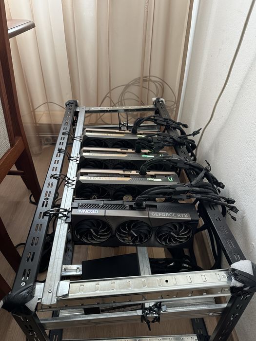 Продавам сървър за изкуствен интелект със 4 бр. Rtx 5090 OC