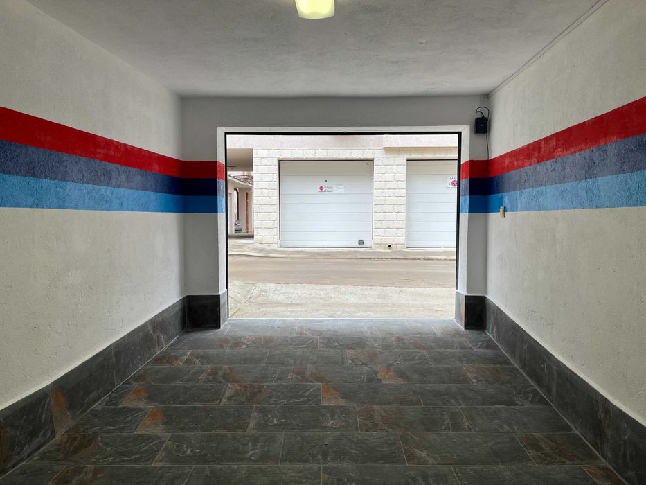 Дава се под наем Гараж / Паркомясто в Варна, Цветен квартал - 15 кв.м за 159.12 € - Снимка #1